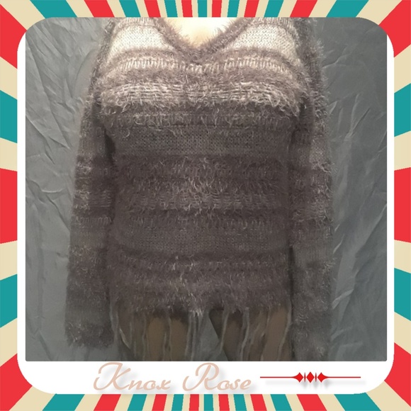 V-neck sweater - Picture 1 of 1